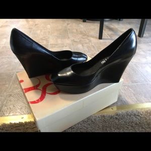 Beautiful black wedge shoe